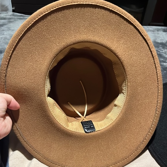 Three fall style hats brand new with out tags - Picture 7 of 8